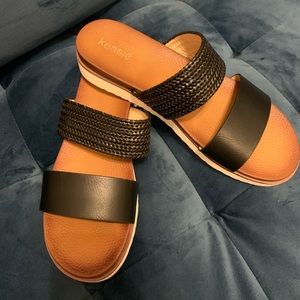 Kensie sandal size 9.5 ( NEW ) never worn.